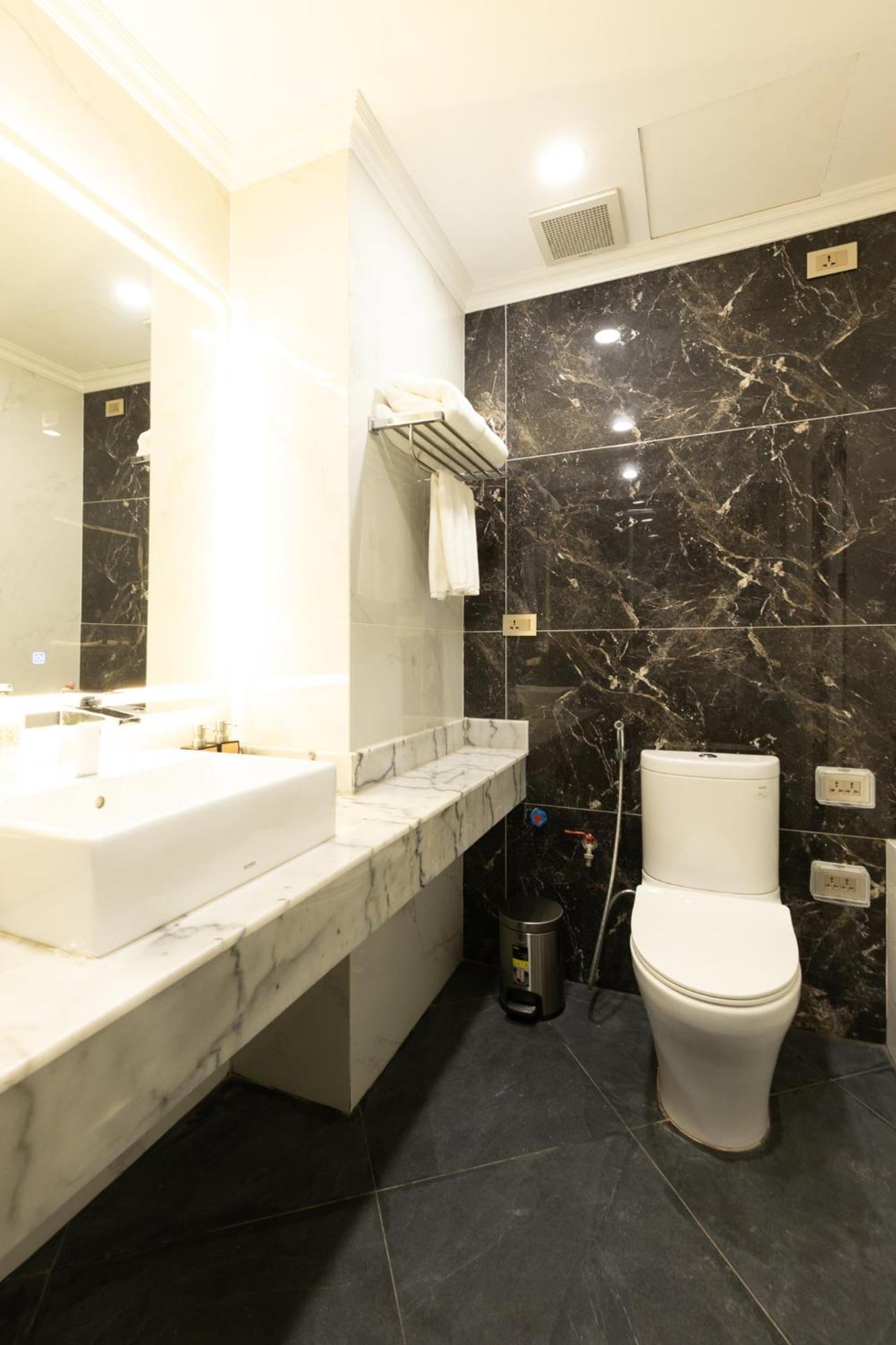 Sword Lake Hotel Ханой Екстериор снимка
